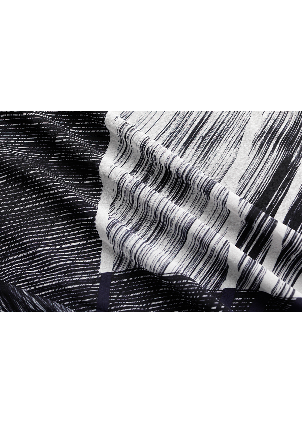 SALAZIA Black-White Snow Trail Long-Sleeve Dresses
