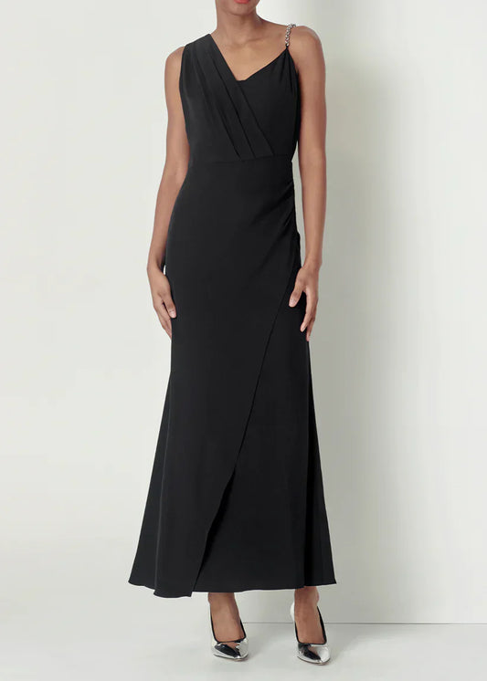 "Less is More": How Minimalist Aesthetics Help Women Find Freedom in Dressing