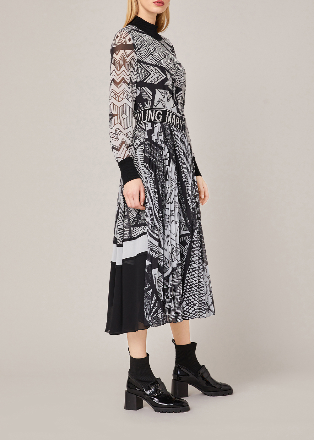 SALAZIA Black-White Wave Print Dresses