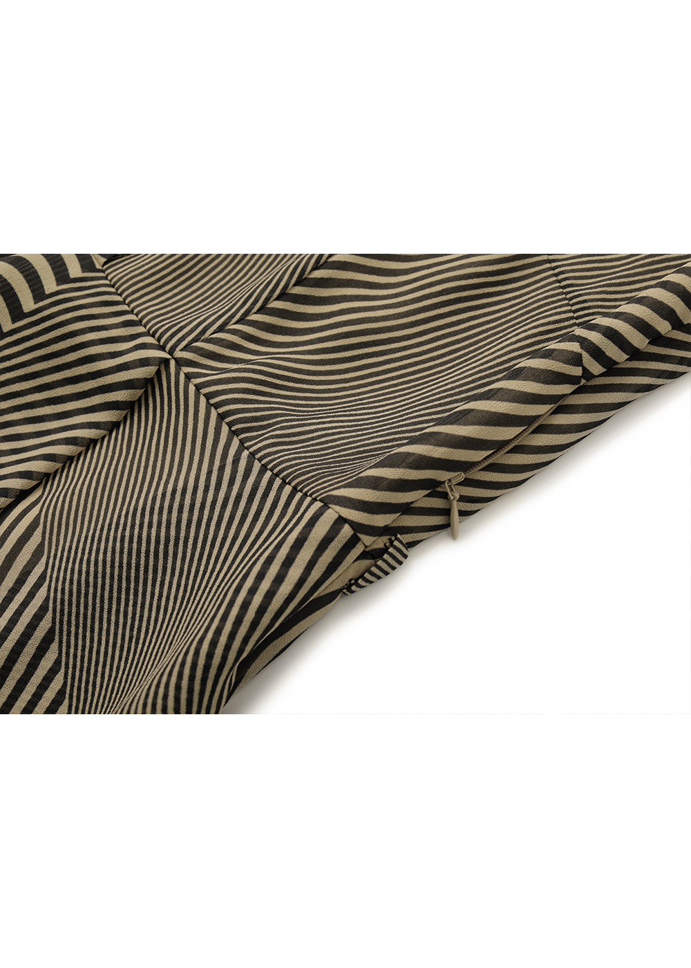 SALAZIA Black-Apricot Wave Print Dresses