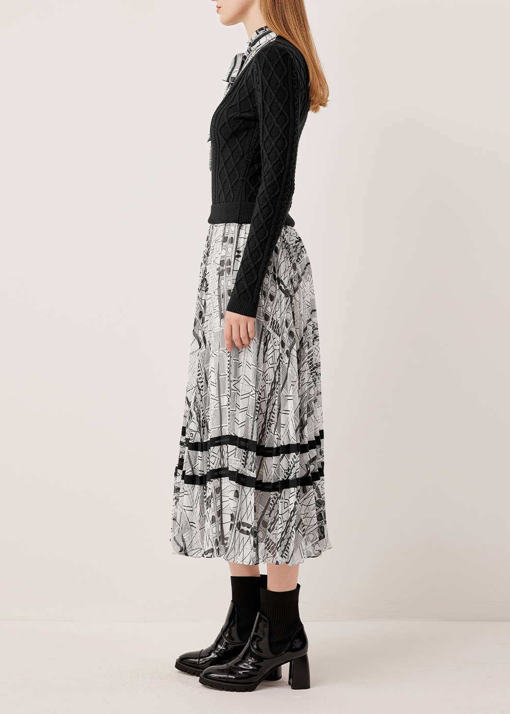 SALAZIA Black-White Line Art Wool Blend Dresses